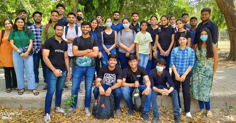 Subhrajeet_bjp's tweet photo. If you want to lift yourself up, lift up someone else." โ Booker T. Washington
#Project_KFA
#TeamKanhaiya_Nagar
#Project_Manager_Aman_Singh https://t.co/3FSMkZptYN