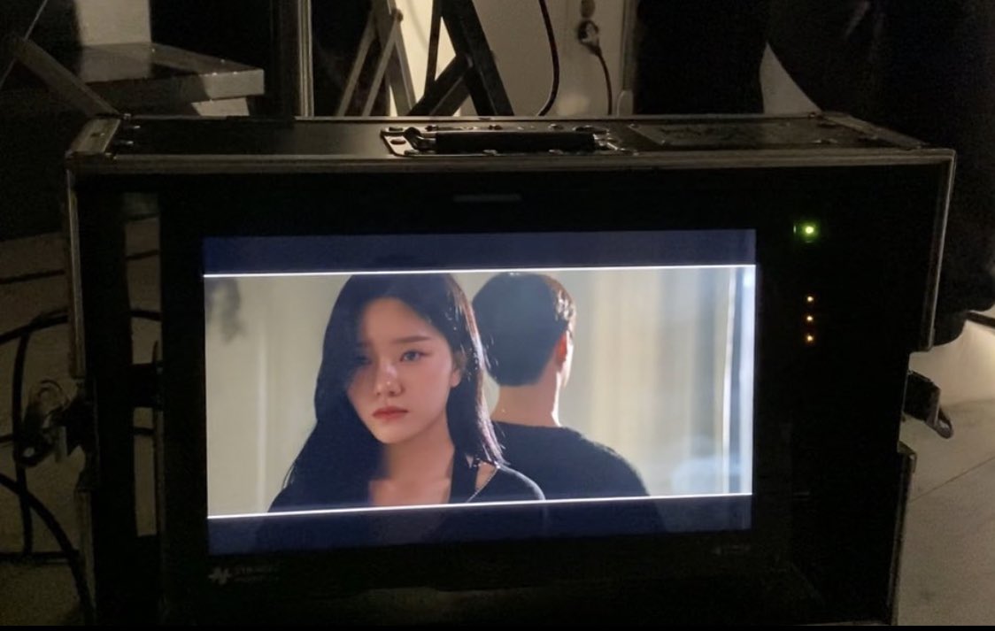 [🫐] • Atualização da #RAYEON no Instagram (@/ravvexnle) 

 "logo🤍 espere por isso"

#FANATICS #파나틱스 #나연 #RAYEON