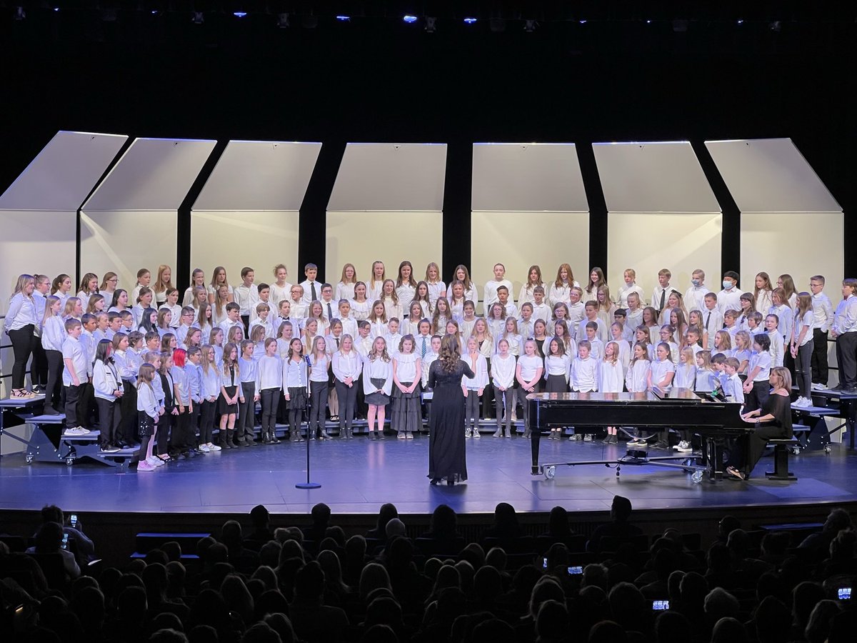 FrauBD's tweet photo. Awesome to see my kid on the HS stage for the 5th grade choral program with @HudsonSchoolsWI! They did a great job and so glad for the music program in Hudson!! Also awesome to see some of my students sing beforehand! @Nate65535045 https://t.co/DCeqcvalhZ
