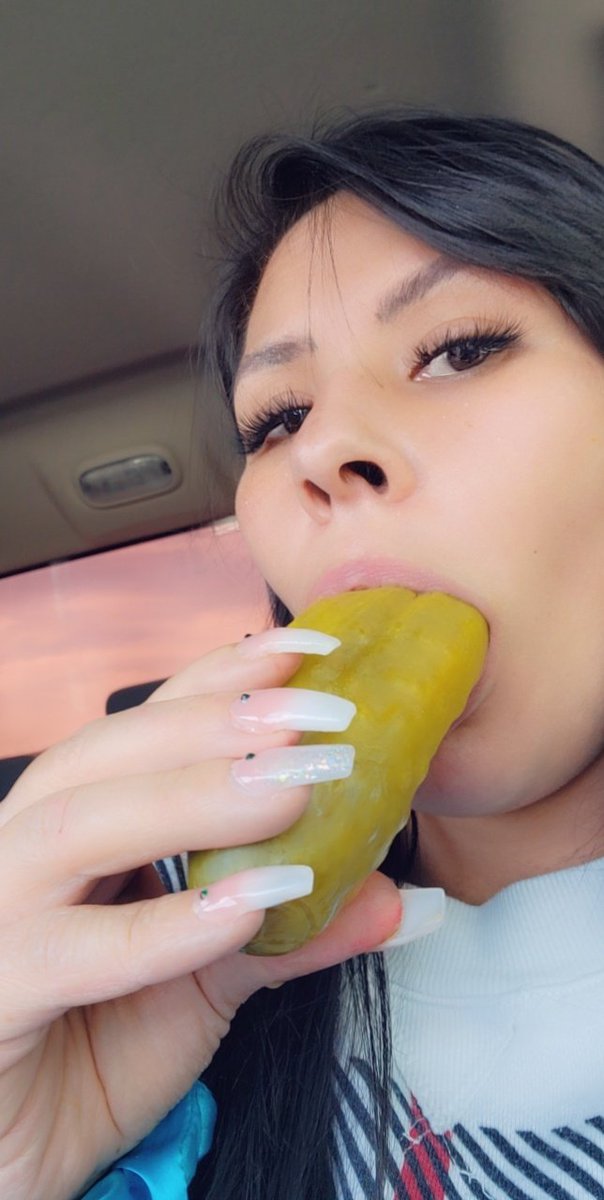 RayelynnI's tweet photo. #yummy #yummymondays #yummygirl #Pickles #sex #sexwork https://t.co/xQzSqbsZoh