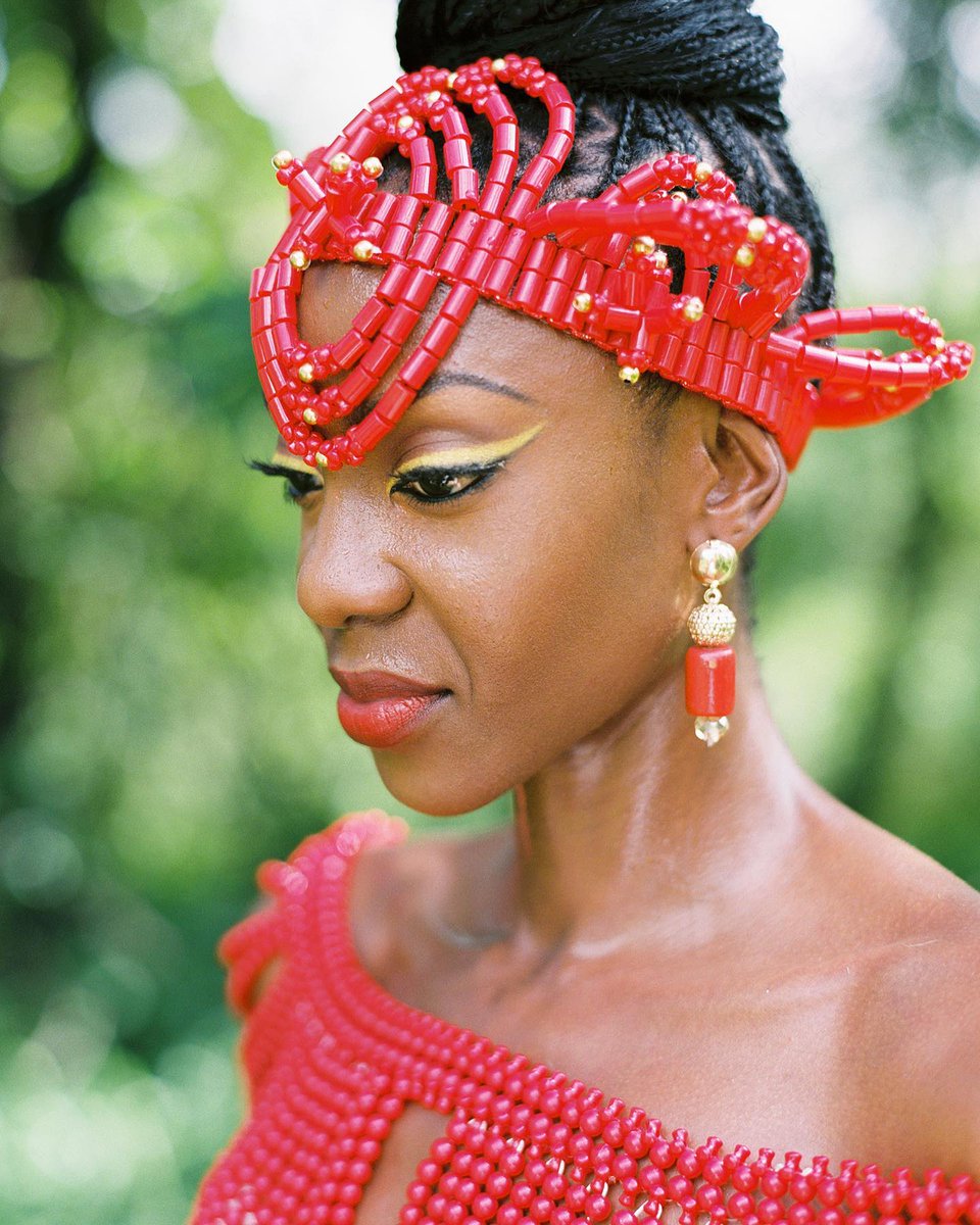 A mix of the Western tradition of a white wedding dress together with the bold, colourful coral beads of a Nigerian Bride; they symbolize power, wealth, royalty, and beauty—and they envelop you in their head-turning hue.
 #LFMwai ✨#weddingplanner #destinationwedding
