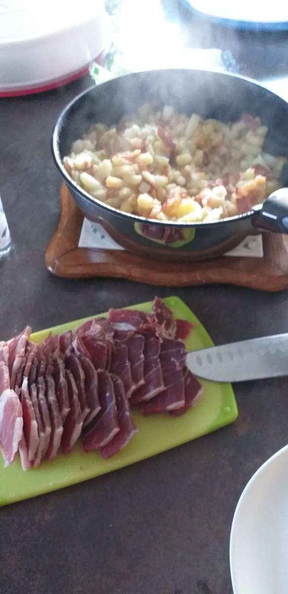 mainmain54l's tweet photo. C'est peut-être pas très diététique 
Mais c'est v.. bon https://t.co/e215DlrwZG