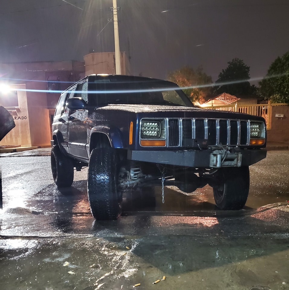hectordanielpm's tweet photo. @TheRealRebeccaJ Jeep Cherokee https://t.co/zeCKvrRxMK