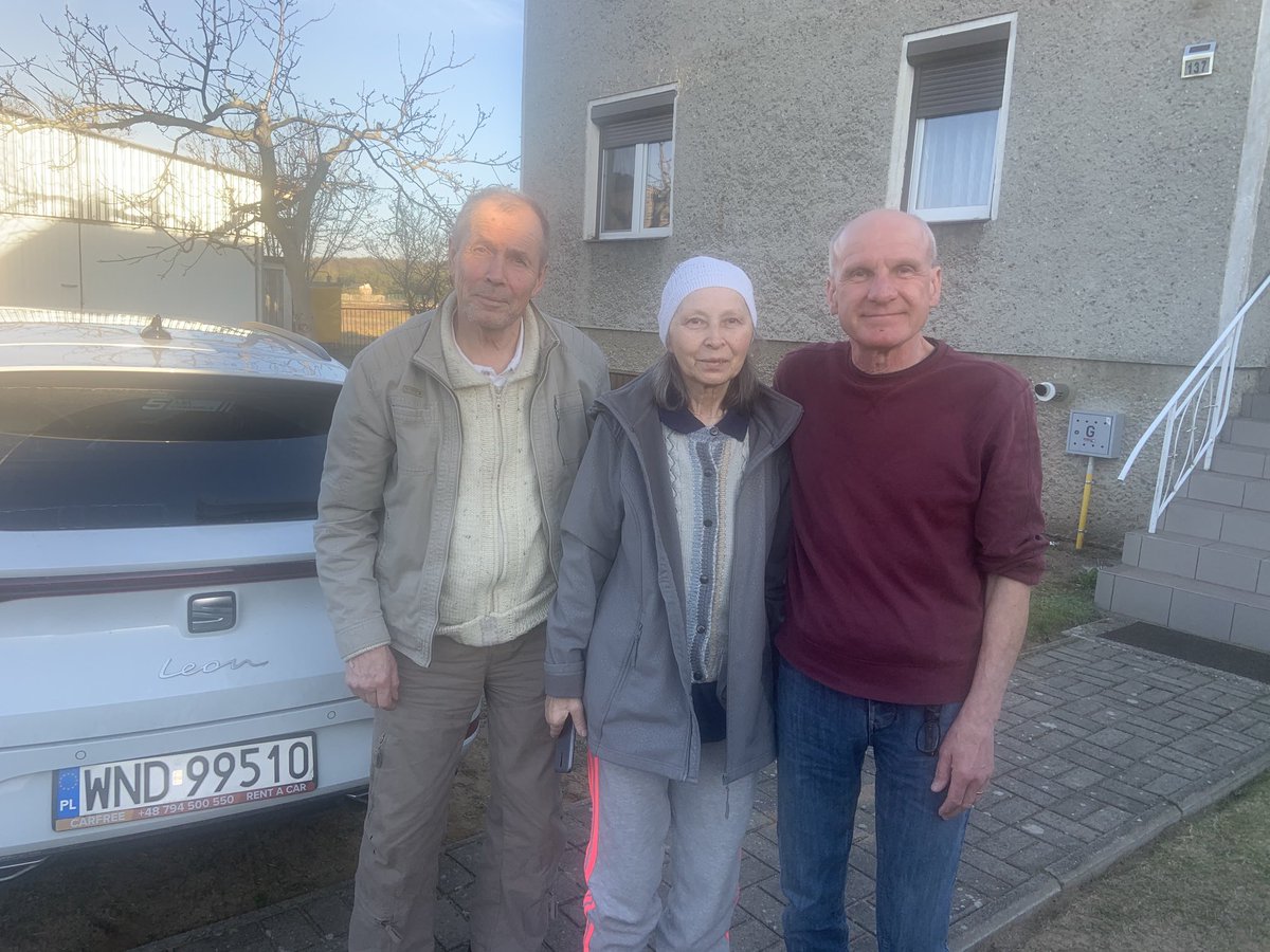 DMuggleton's tweet image. 2 very special guests today who will be in my heart and memory forever. 450 miles to be reunited with friends and family.