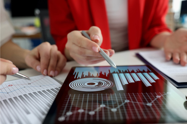 NicholeSLogan's tweet photo. Quality of hire measures the value a new hire brings to a company and is a powerful key performance indicator (KPI). Here's how you can measure it, improve it and put it to good use. https://t.co/c8aj8VGNQr https://t.co/VaAVGPbDq5