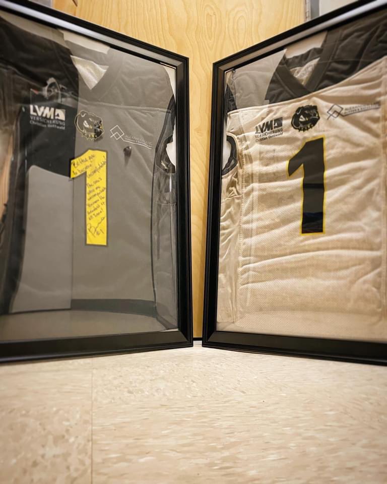 CoachDB7's tweet image. Jerseys framed up from Germany 🇩🇪  AMBERG MadBulldogs I appreciate y’all #GFL2