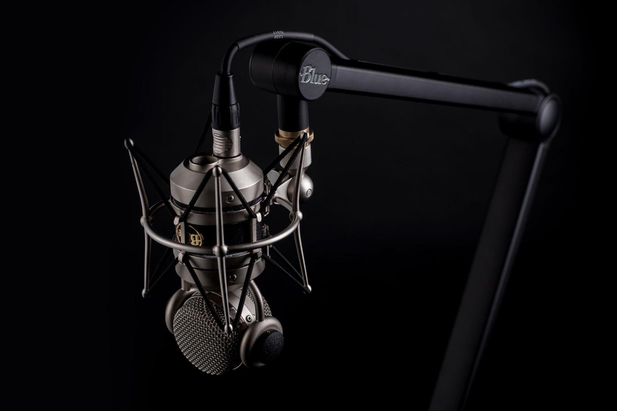 BlueMicrophones's tweet photo. Keep your friends close and your microphone closer! Visit our blog to learn how to choose the perfect stand or desk arm for your setup! https://t.co/YMgjUl9kyl https://t.co/KpXUZ5pQYt