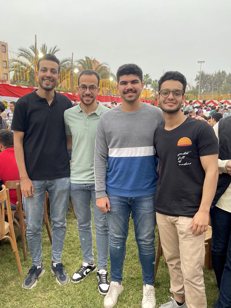 KhHabib28's tweet photo. بنودع الكلية بقا وكدة ❤️❤️
#افطار_هندسة_طنطا https://t.co/SyytEU21Sy