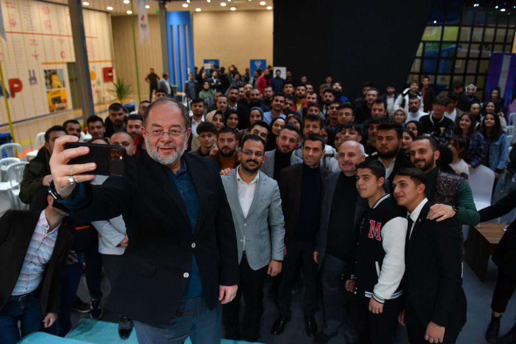 DrRecepAkdag's tweet photo. Erzurum’da üniversiteli kardeşlerimizle gençlik buluşması gerçekleştirdik. Vesile olan @akgenclik025 teşkilatımıza ve samimi sohbetleri için katılımcılara teşekkür ediyorum. https://t.co/otoJ8KP6Xa