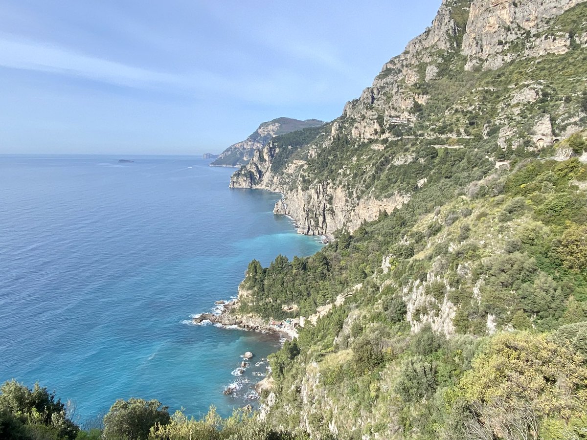 TCKinFC12's tweet photo. How many breathtaking scenery can there be? Endless apparently.😊💚🌏#AmalfiCoast #Capri #PathoftheGods #Italy https://t.co/y47YKeNC9n