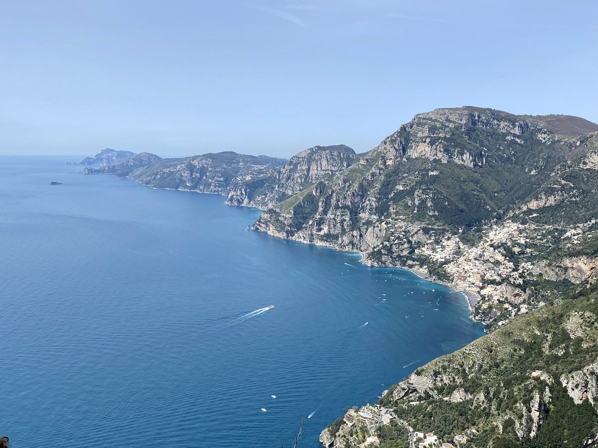 TCKinFC12's tweet photo. How many breathtaking scenery can there be? Endless apparently.😊💚🌏#AmalfiCoast #Capri #PathoftheGods #Italy https://t.co/y47YKeNC9n