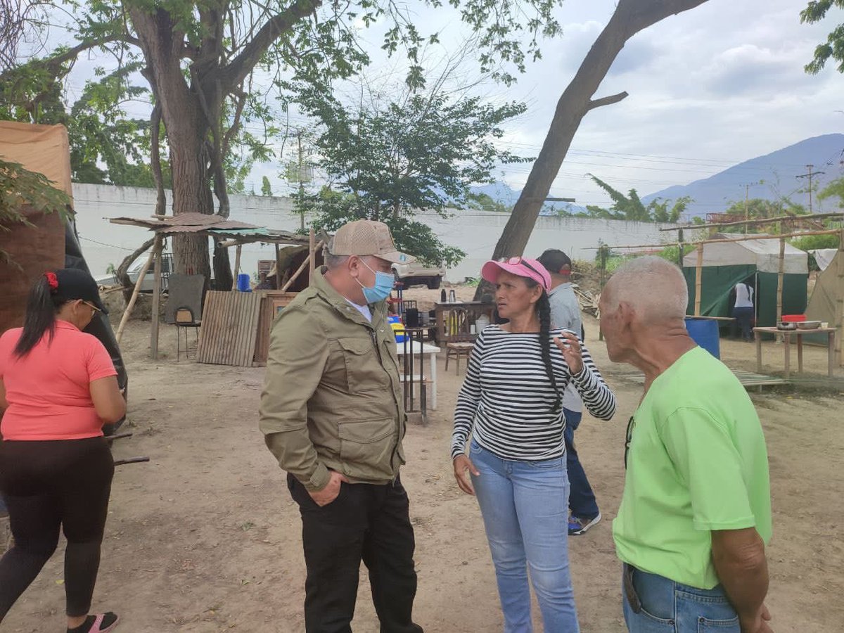 Hablé con el Presidente Maduro, me fui a Guatire, visité a los hermanos y hermanas que atropellados por la policía municipal, por órdenes del alcalde, destrozaron todo, viviendas, siembras, árboles centenarios. Exigimos justicia, vamos a fondo. Nosotros Venceremos!!