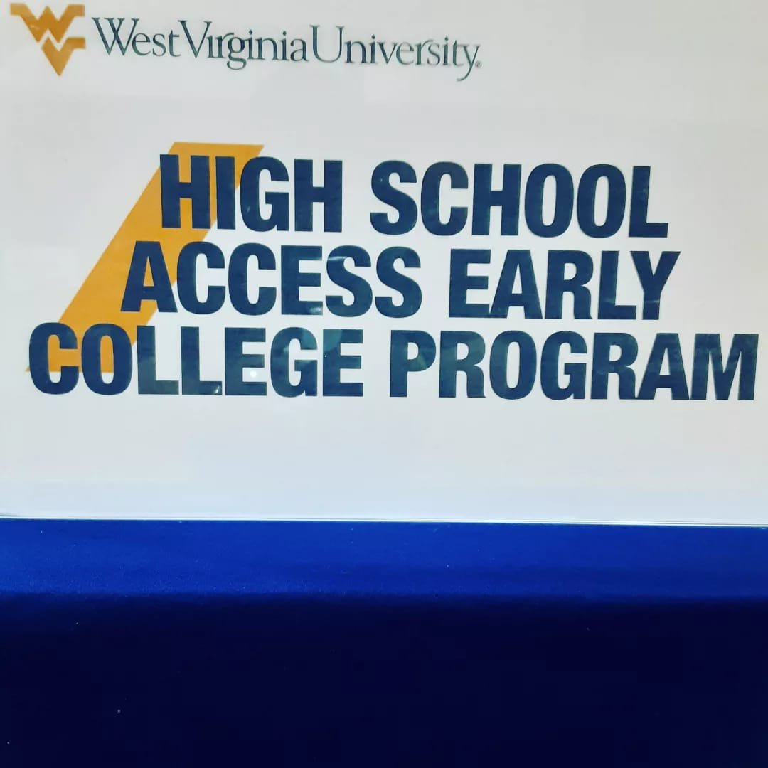 It was such a pleasure to meet current and prospective HS ACCESS students and families! 💛💙 
The Summer and Fall 2022 applications are now open on the HS ACCESS website: access.wvu.edu/apply. All eligible 10th - 12th grade students are welcomed and encouraged to apply. 😉