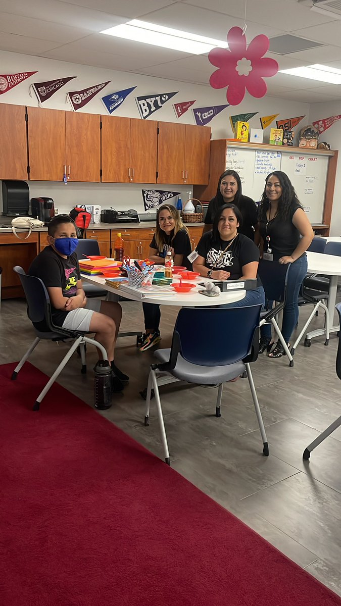 DViescas_JCE's tweet photo. Latino Literacy has made this Monday worthwhile. Thank you Mrs. Valles for the fruit salad ! @lcebal02  #latinoliteracy #buffstrong https://t.co/vJorHfYaBv