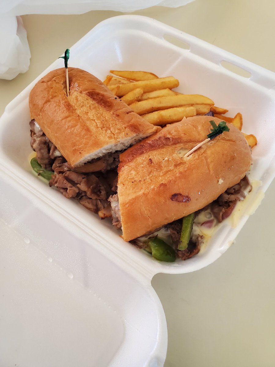 JacobCaldera7's tweet image. Had A Philly CheeseSteak With Fries &amp;amp; It Was Delicious 😛😛😛😛 #Lunch #BombDiggity #GotMeFull
