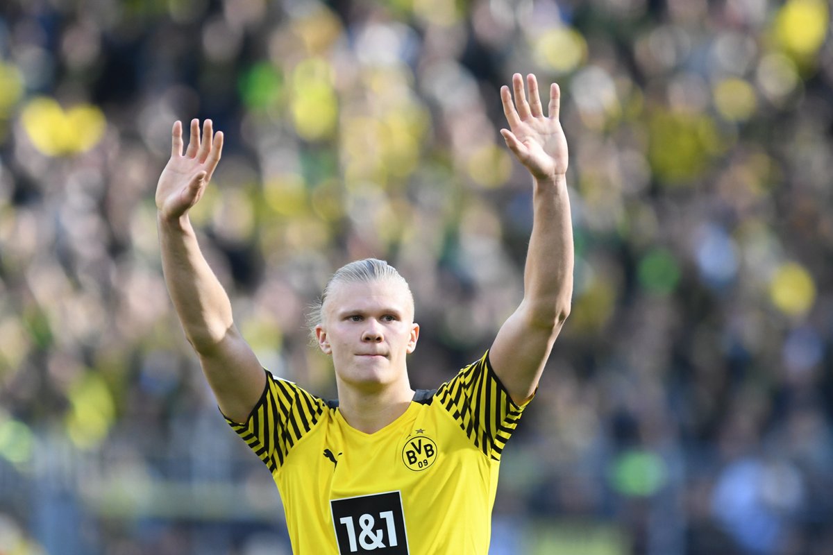 🚨 Manchester City accepte les conditions fixées par le clan Haaland 🇳🇴 !

Salaire de 600.000€ / semaine (faisant du Norvégien le joueur le mieux payé de Premier League). 🤑

L'accord devrait être bouclé la semaine prochaine si tout se passe bien !

(<a href="/MikeKeegan_DM/">Mike Keegan</a>)