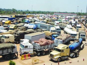 HonoreMvula1's tweet photo. Le parking de la douane de #Kasumbalesa 
 Sous Kabila et  Sous Fatshi 
Nini Tosali te ?
@elogemwandwe https://t.co/869ezy5PzI