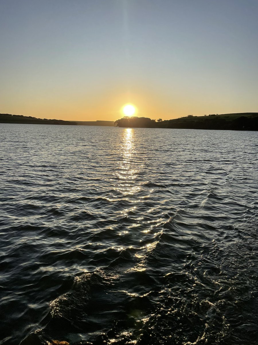maosc's tweet photo. Pôr-do-sol em Itapuí-SP, as margens do Rio Tietê. Gostei muito de visitar. #itapui https://t.co/S5iTPkTXCF