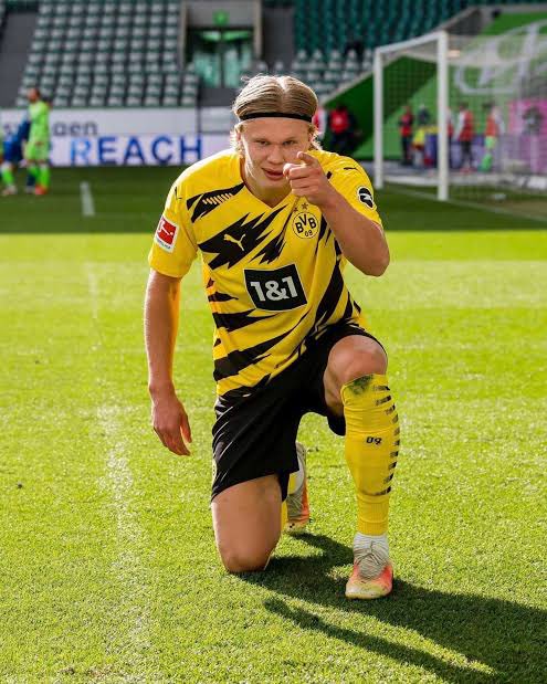 💥Manchester City, Erling Haaland'ın menajerleriyle anlaşmaya vardı.

💥 Haaland'ın 63 milyon poundluk serbest kalma bedelini ödeyecek olan Manchester City, Haaland'a haftalık 500 bin pound maaş ödeyecek. 

(Daily Mail)