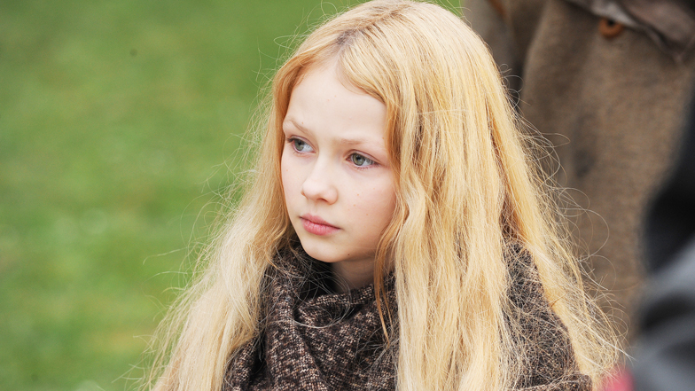 ★★    Alden Lianil  Ackerg    ★★

➵7 - ?? 

✵Elanil Lashiva Nyran ve Ælfric Wulfstan Ackerg'in kızı. Karanlık ve aydınlığın buluşması. 

❆ Zeki, cesur, soğukkanlı, sessiz

⇢Yaşıyor

<a href="/AldenLianil/">Alden Lianil Nyran</a>