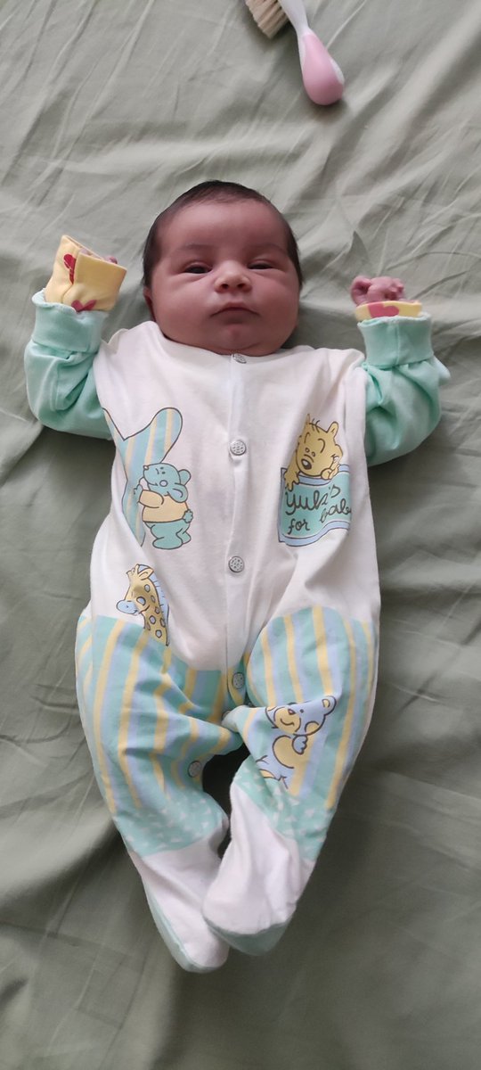 Lucas_DS12's tweet photo. Minha filha usando uma roupa que foi minha 20 e tantos anos atrás. https://t.co/D5UgVWc60T