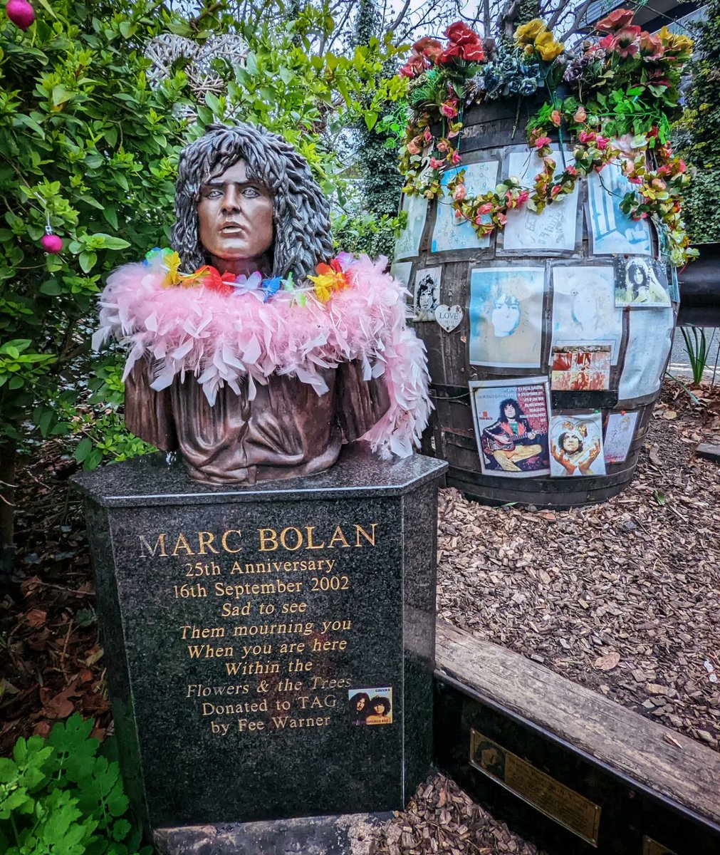 _LifeDeathMusic's tweet photo. Marc Bolan Shrine at the location of the car crash that killed him in 1977. An array of tributes and memorials are still being left by fans from all over the World 🎶🎸
#musicmemorialmonday #lifedeathmusic https://t.co/ZfCfhj4qQR