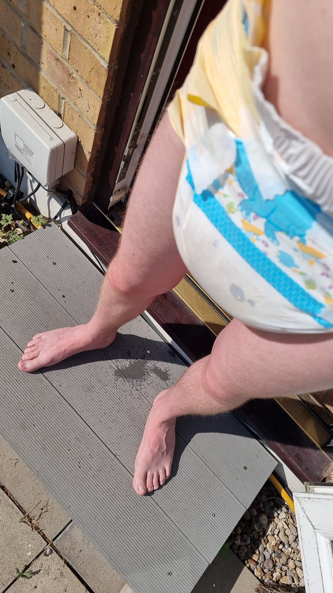 BabaChrisUk1's tweet photo. No your leaking...... https://t.co/r7MJykJuWy
