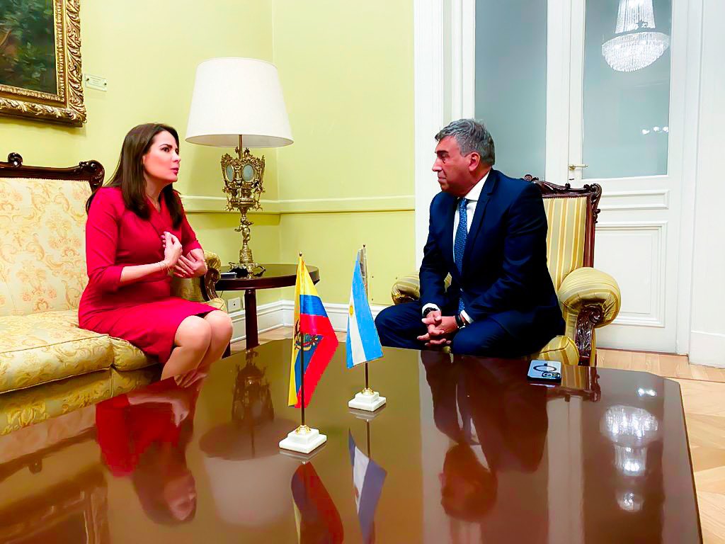 Con el par de <a href="/Telecom_Ec/">Ministerio de Telecomunicaciones Ecuador 🇪🇨</a> en desarrollo de TIC <a href="/ENACOMArgentina/">ENACOM</a>, liderado por su presidente <a href="/ambrosinius/">Claudio Ambrosini</a>, hablamos sobre tendencias en conectividad, rol del Estado en atención rural, digitalización de servicios y cooperación.
¡🇦🇷🤝🇪🇨 trabajamos en una agenda digital conjunta!