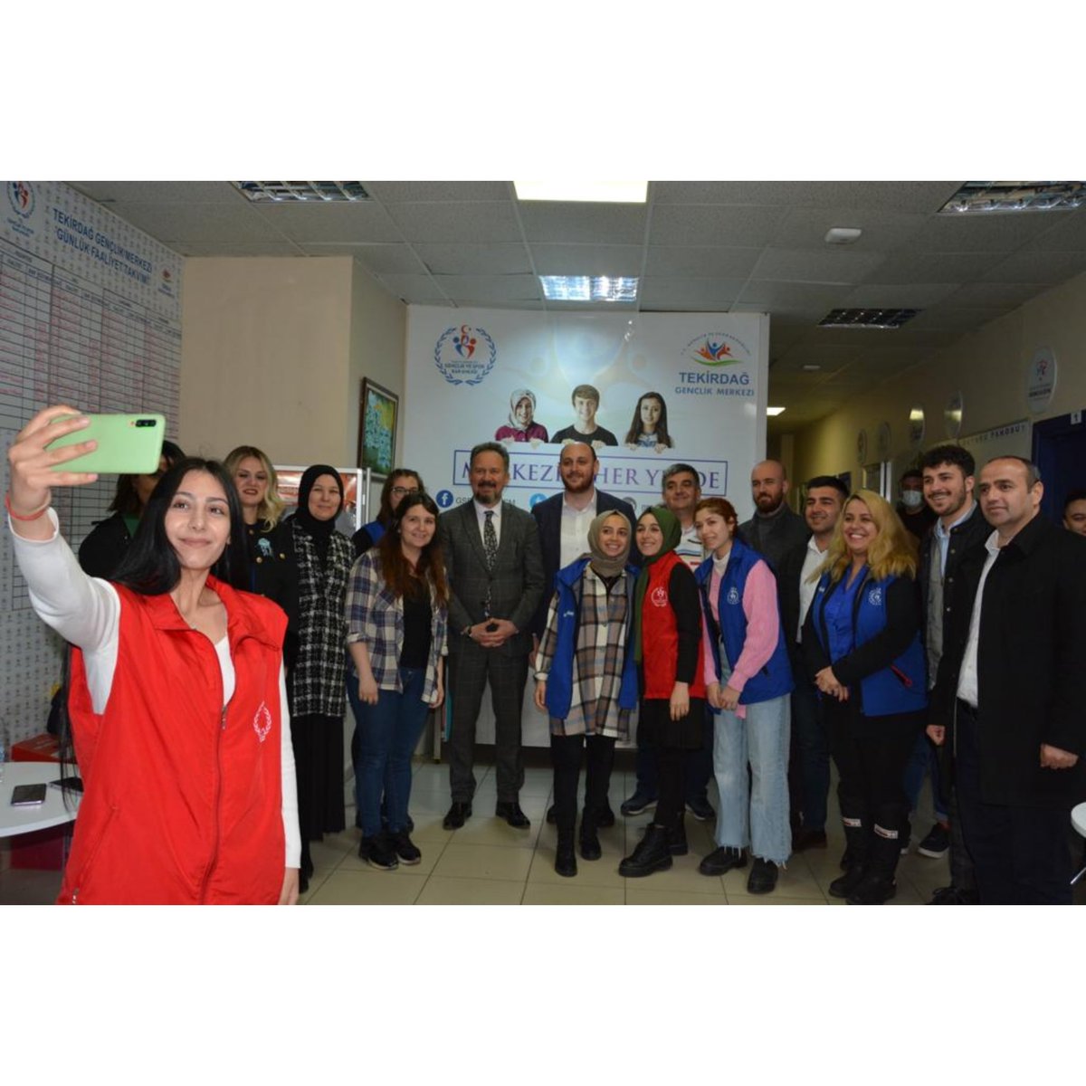 İlimizde ağırladığımız MKYK üyemiz, Yalova Milletvekilimiz Sn. <a href="/abuyukgumus/">Ahmet Büyükgümüş</a> ile Gençlik Merkezi'nde kıymetli genç kardeşlerimizle bir aradaydık.