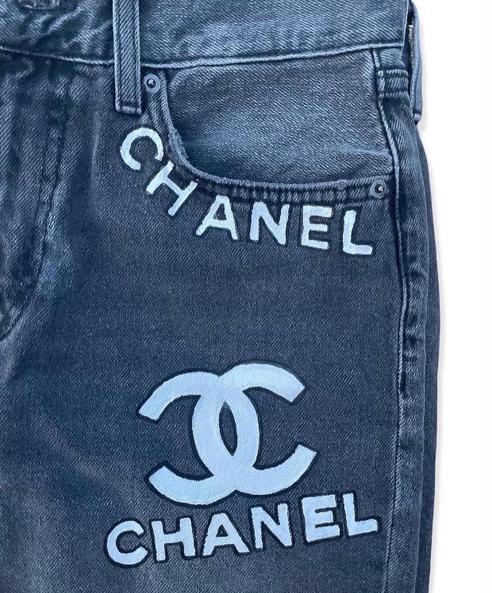 HalilCustoms's tweet image. CHANEL IMPRESSION CUSTOMS.

I DO NOT OWN COPY RIGHTS TO THIS PRODUCT. 

#custompants #customs #halilscustoms