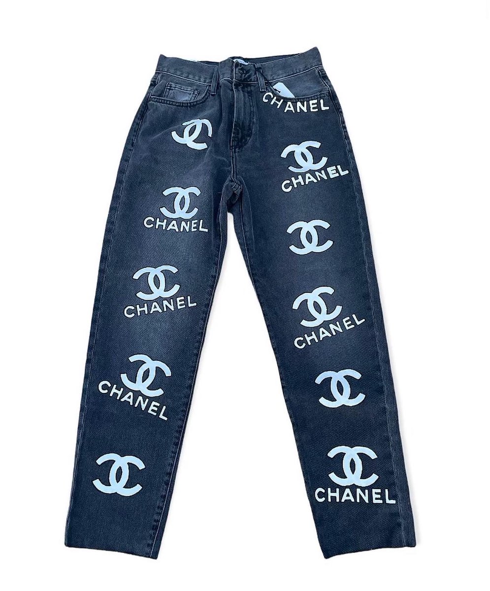 HalilCustoms's tweet image. CHANEL IMPRESSION CUSTOMS.

I DO NOT OWN COPY RIGHTS TO THIS PRODUCT. 

#custompants #customs #halilscustoms