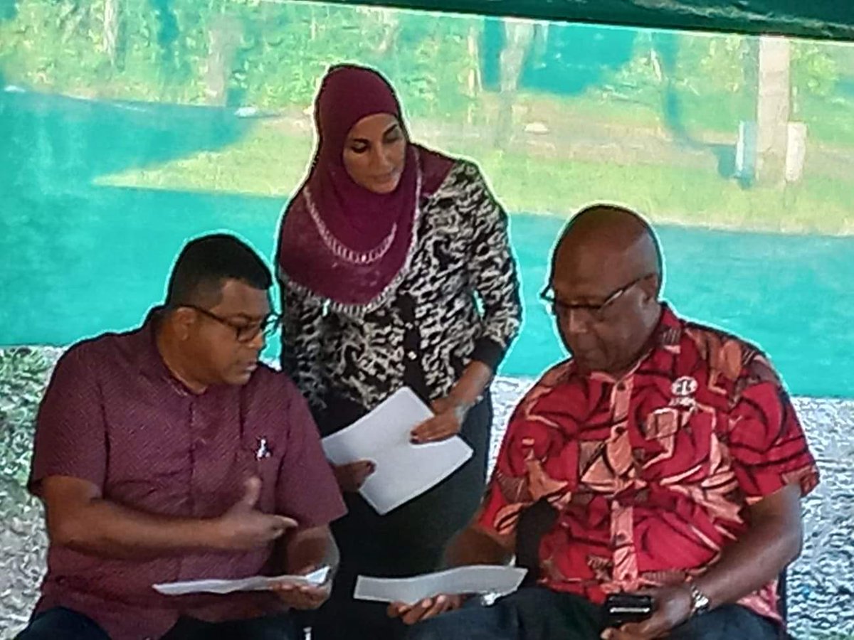 @AdraFiji handed over 7 water tanks & sarlon shades to the @FijiAgriculture to assist farmers & communties who continue to struggle after TC Yasa & the C19 pandemic thanks to the funding support from @AusHPship. Click on the link ⬇️ for more details🤚 m.facebook.com/story.php?stor…