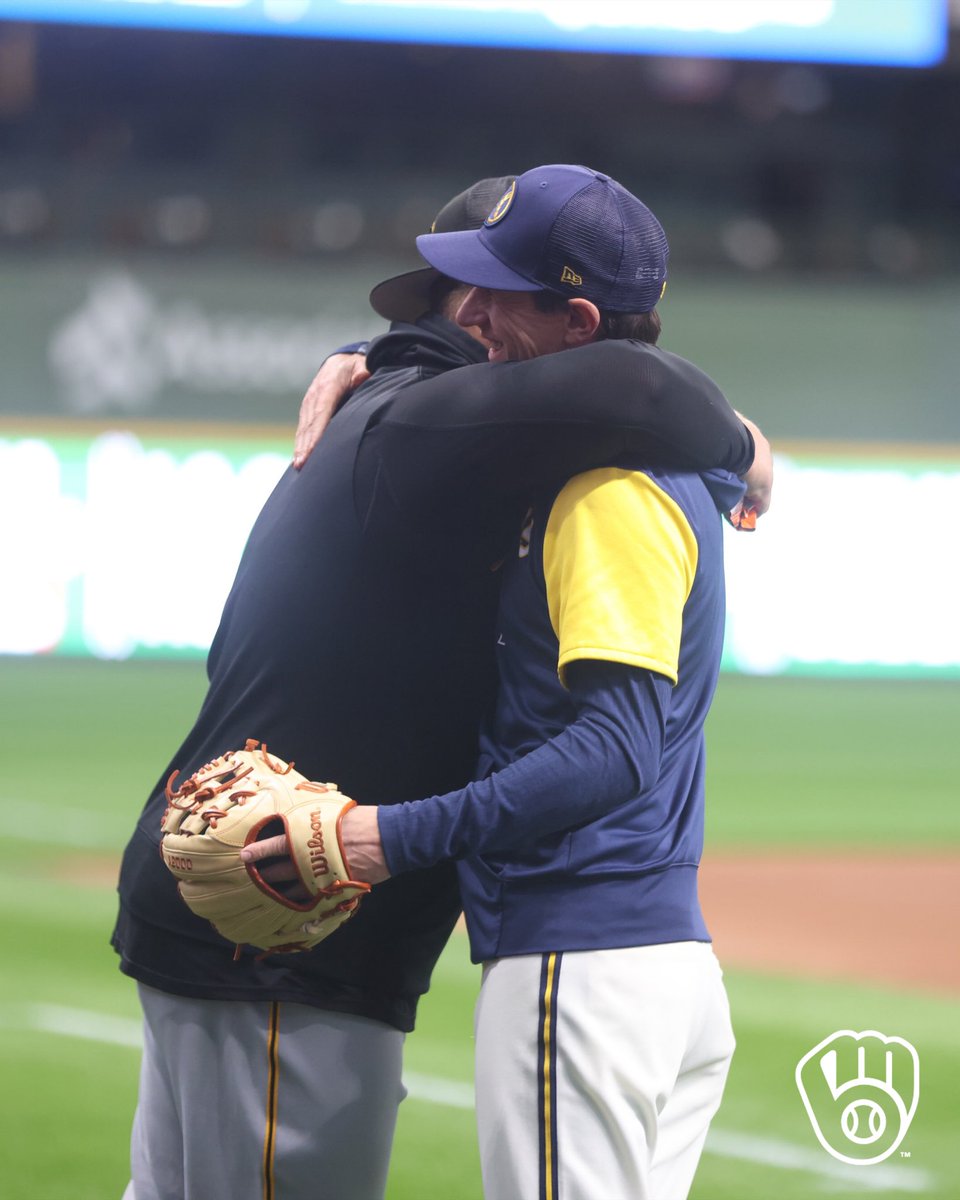Brewers's tweet photo. Welcoming back an old friend tonight.

#ThisIsMyCrew https://t.co/cm5KaEgGze