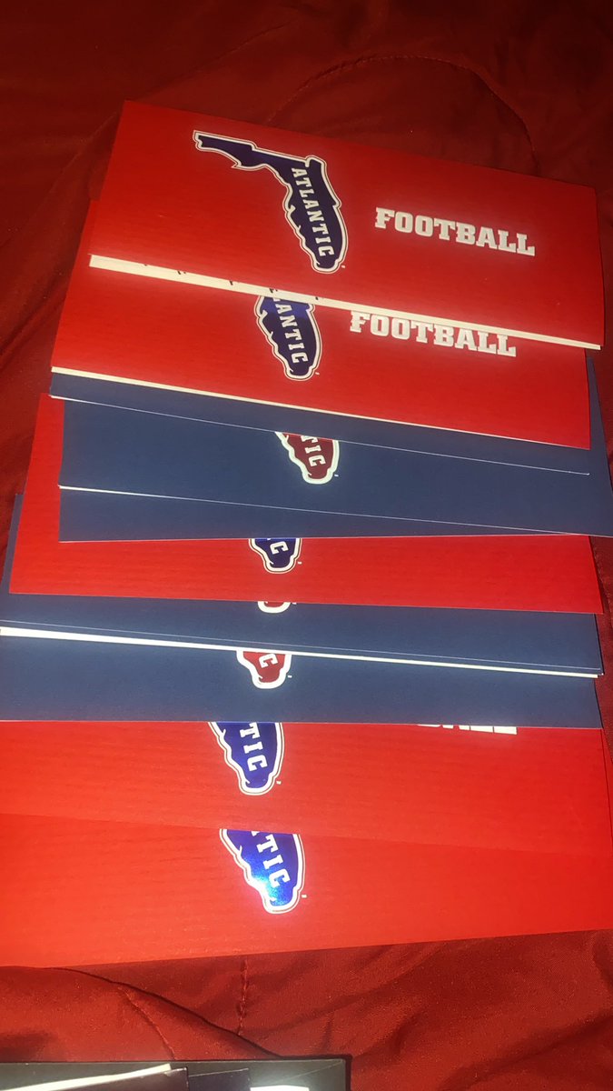 I give thanks to the whole FAU staff #GoOwls 🦉<a href="/HarrisNOFLYZONE/">Brandon Harris Sr.</a> <a href="/chadlunsford/">Coach Chad Lunsford</a> <a href="/CoachDgip/">Coach Gibson</a>