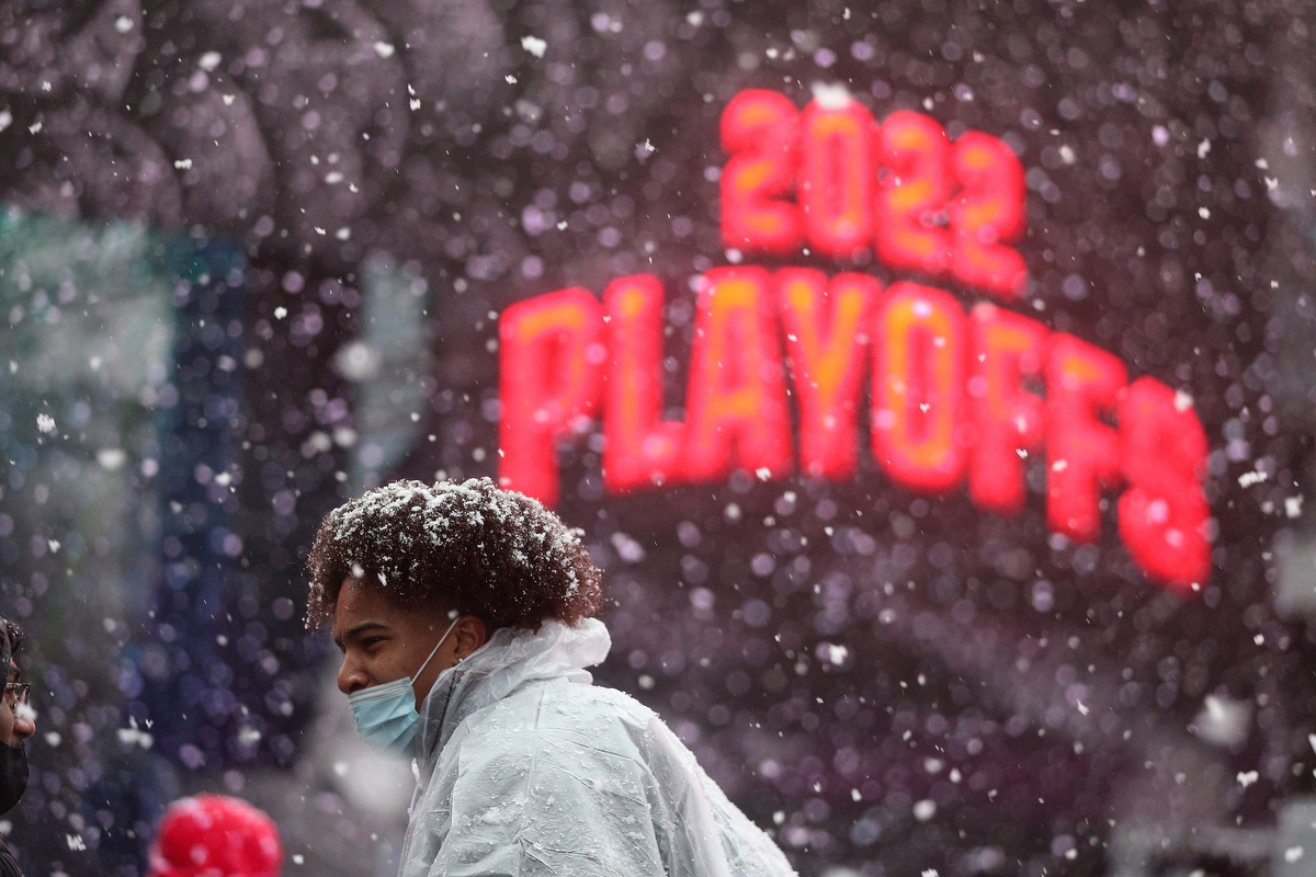 SteveRussell's tweet photo. WE. THE. NORTH.
LITERALLY. 
Toronto Raptors fans gather at Jurassic Park as snow falls hours before the @Raptors tip off against Philadelphia 76ers. 
#WeTheNorth #TOstorm https://t.co/FQjbtjHyke