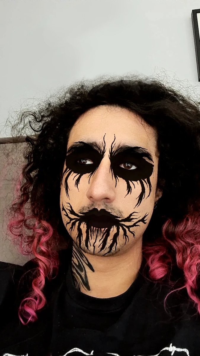 todo dia felps acorda mto rock n roll emo gótico metal 🤘🤘🤘