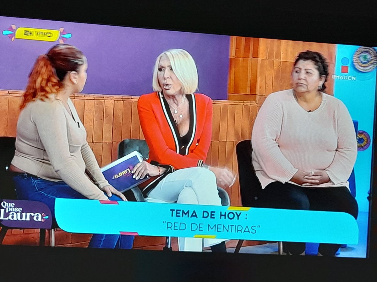 Laurambar3's tweet photo. @Romegadigitaltv @laurabozzo @ImagenTVMex Que asco pobre México invadido por tanta basura televisiva y con esta vieja mega horrenda gritándole a todos que estomago aguantar a esta vieja. https://t.co/9pHSolTVf0