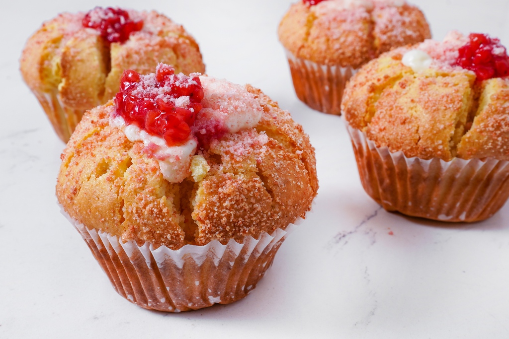 Pollyspiescafe's tweet photo. Our Strawberry Lemonade Muffins are back!
๐๐Lemon muffin filled with vanilla cream cheese and strawberry puree, topped with strawberry streusel.
#pollyspies #saveroomforpie https://t.co/zRoN0fRYhM
