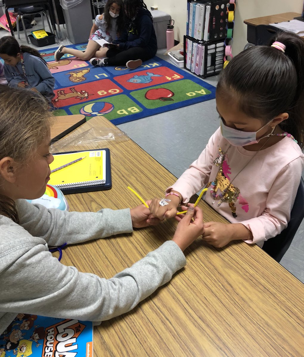 MTrue814's tweet photo. Reading together and making friendship bracelets with our 4th grade building buddies today. 2 sweet classes building friendships❤️ @kleinberger74 #buildingbuddies
#sel #mlls #ells
#Shineon
#Salemstars https://t.co/w8aaq3Qj58
