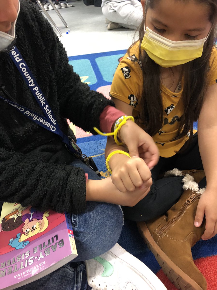 MTrue814's tweet photo. Reading together and making friendship bracelets with our 4th grade building buddies today. 2 sweet classes building friendships❤️ @kleinberger74 #buildingbuddies
#sel #mlls #ells
#Shineon
#Salemstars https://t.co/w8aaq3Qj58