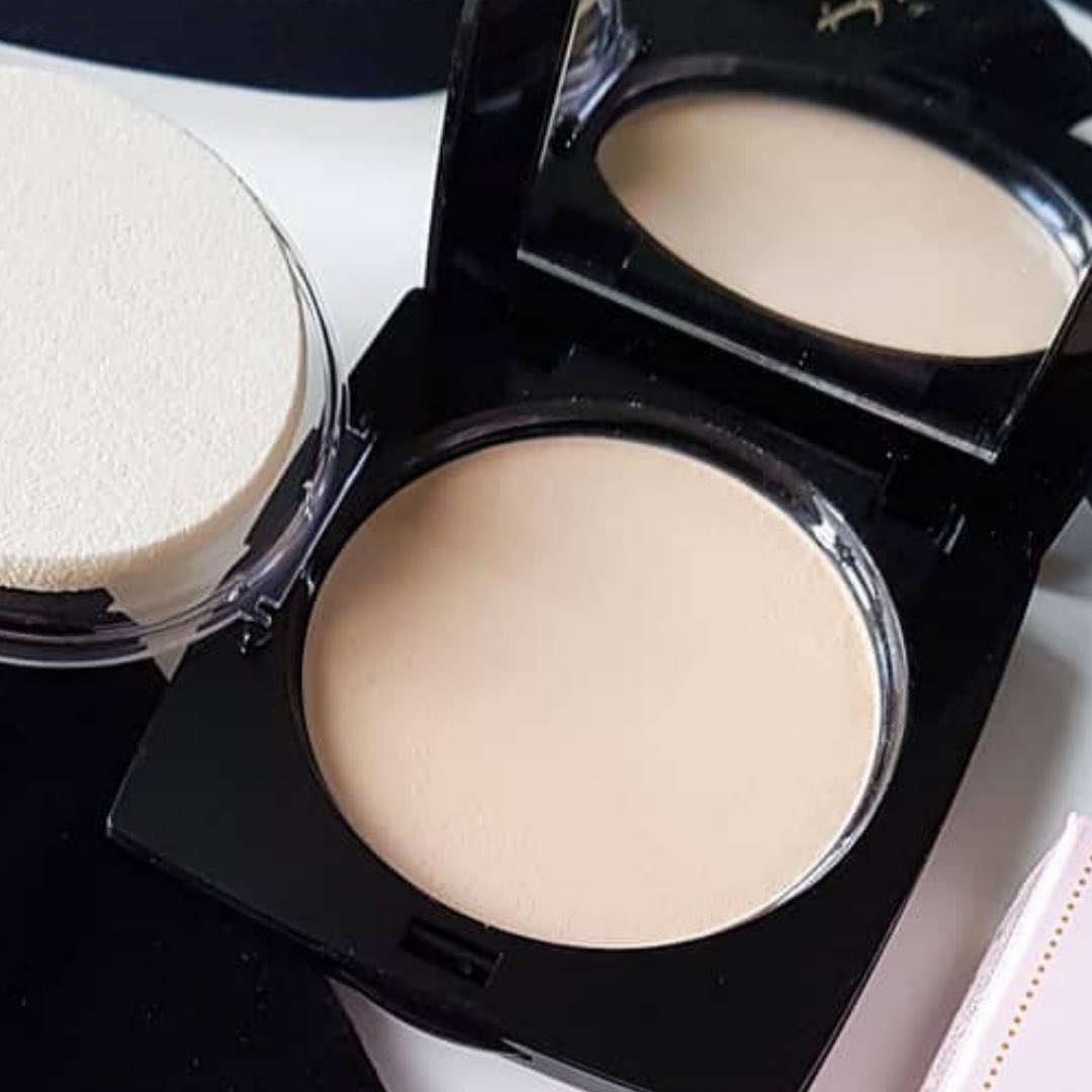 Soft, velvety smooth, and ultra-gentle on your skin. 🌱

ENCORE Fine Pressed Powder is blended with natural ingredients that keep the skin feeling pure and well balanced throughout the day.💯