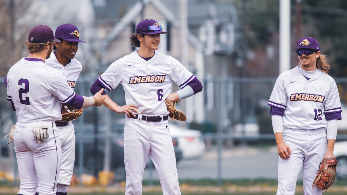 CodyBLoveland's tweet photo. Them Emerson white uni’s looking clean. 💜🦁💛 #FitGameStrong 

📸: @BennyGuevara13 https://t.co/5G7XLCL8l0