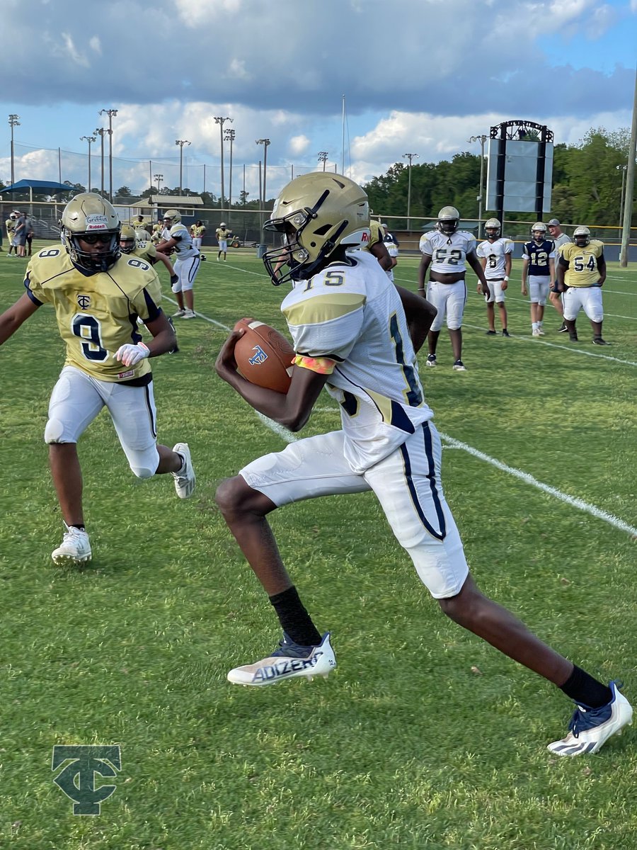 tcchsyjfootball's tweet photo. The Drive for Six Begins NOW! Rising 9th graders got their first taste of @CoachJRogers1 high energy practices as #Spring22 took flight this afternoon. #TogetherWeSwarm #W1NTHEDAY #TheCounty #ghsa #Jackets #TCC https://t.co/PKJiyYhirV
