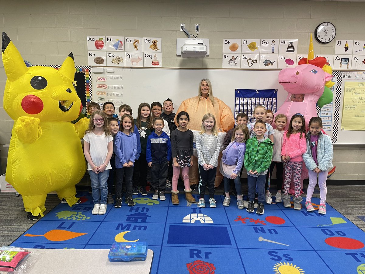 Fun was had by all today as the staff rewarded the students by dressing in inflatables for reaching their Read-a-thon goal of $20,000!  Way to go, #pearsonpioneers!  Thank you to the staff for being good sports and enjoying these moments with our students! #pavetheway