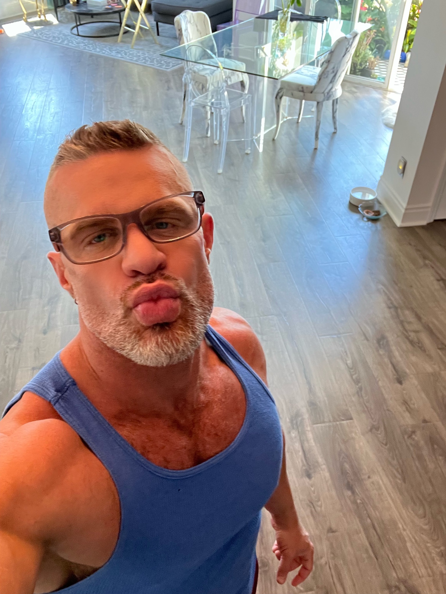 Landon Conrad on Twitter "Hope you all have a great week! Kisses 💋