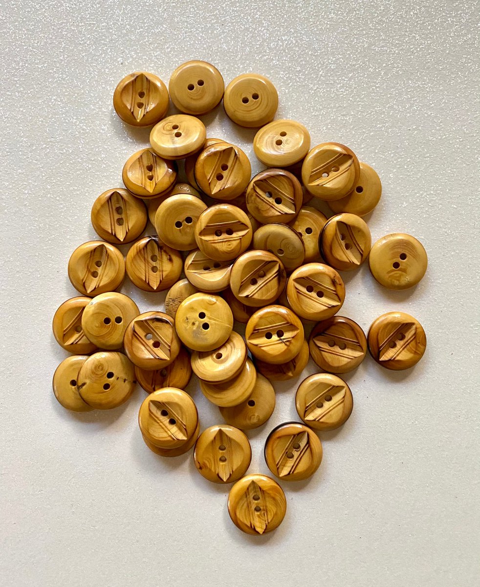 BySupply1's tweet photo. 50 Vintage 18mm small round 2 holes plastic wood like buttons lot of 50 by BySupply https://t.co/dO2lfdPH1J #bysupply #Etsy #PlasticButton https://t.co/rUMs0yjgdN
