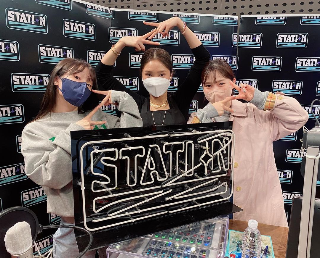 kimimipics's tweet photo. 220419 ♡ stationz89.1 instagram 

#오마이걸 #OHMYGIRL #미미 #MIMI
#효정 #HYOJUNG #승희 #SEUNGHEE https://t.co/aWz8xQJFA2