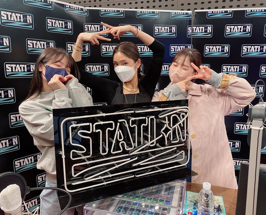 kimimipics's tweet photo. 220419 ♡ stationz89.1 instagram 

#오마이걸 #OHMYGIRL #미미 #MIMI
#효정 #HYOJUNG #승희 #SEUNGHEE https://t.co/aWz8xQJFA2