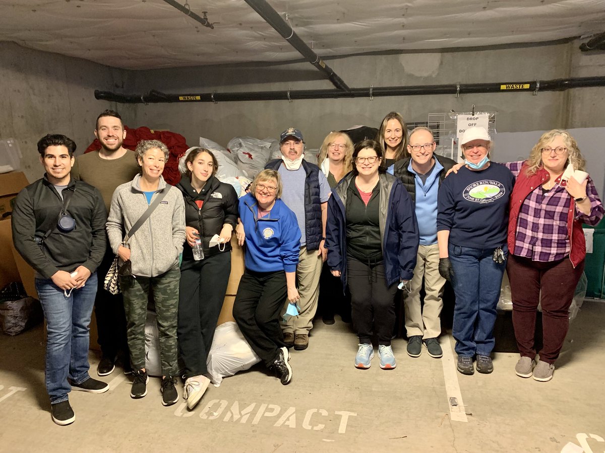 DESCSeattle's tweet photo. Huge thank you to @PugetSoundONS for all of your help at our donation center!  Not only does this awesome org find time to volunteer, but they also support DESC w/ donations &amp; in-kind item drives as well.

Interested in getting involved at DESC? Visit https://t.co/bweYwNt9Iu https://t.co/Rk57uC1tn7