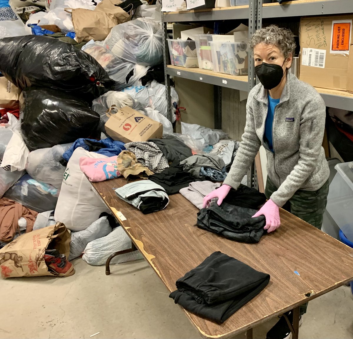 DESCSeattle's tweet photo. Huge thank you to @PugetSoundONS for all of your help at our donation center!  Not only does this awesome org find time to volunteer, but they also support DESC w/ donations &amp; in-kind item drives as well.

Interested in getting involved at DESC? Visit https://t.co/bweYwNt9Iu https://t.co/Rk57uC1tn7